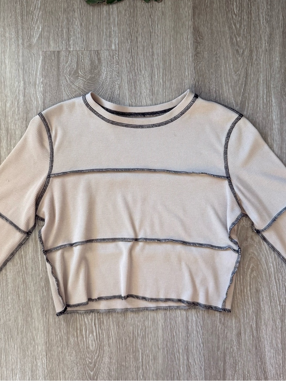 🖤 Beige Contrast Stitch Long Sleeve Crop Top Size Small Y2K